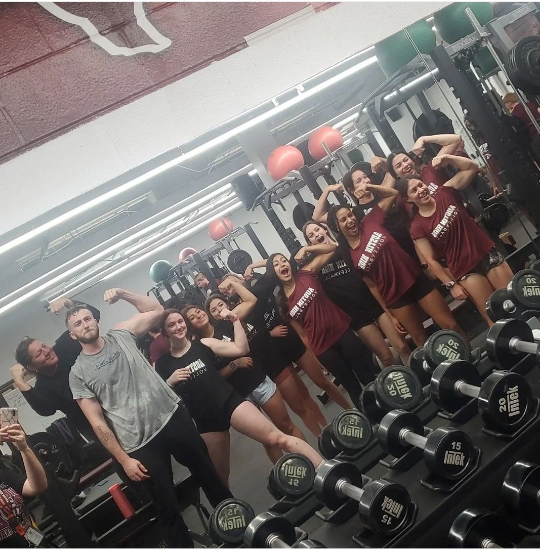 AustinHighVball's tweet photo. Admiring our progress! #PumpPic #GoMaroons #LoyalForever #ahsvball https://t.co/KEroLSaSW8