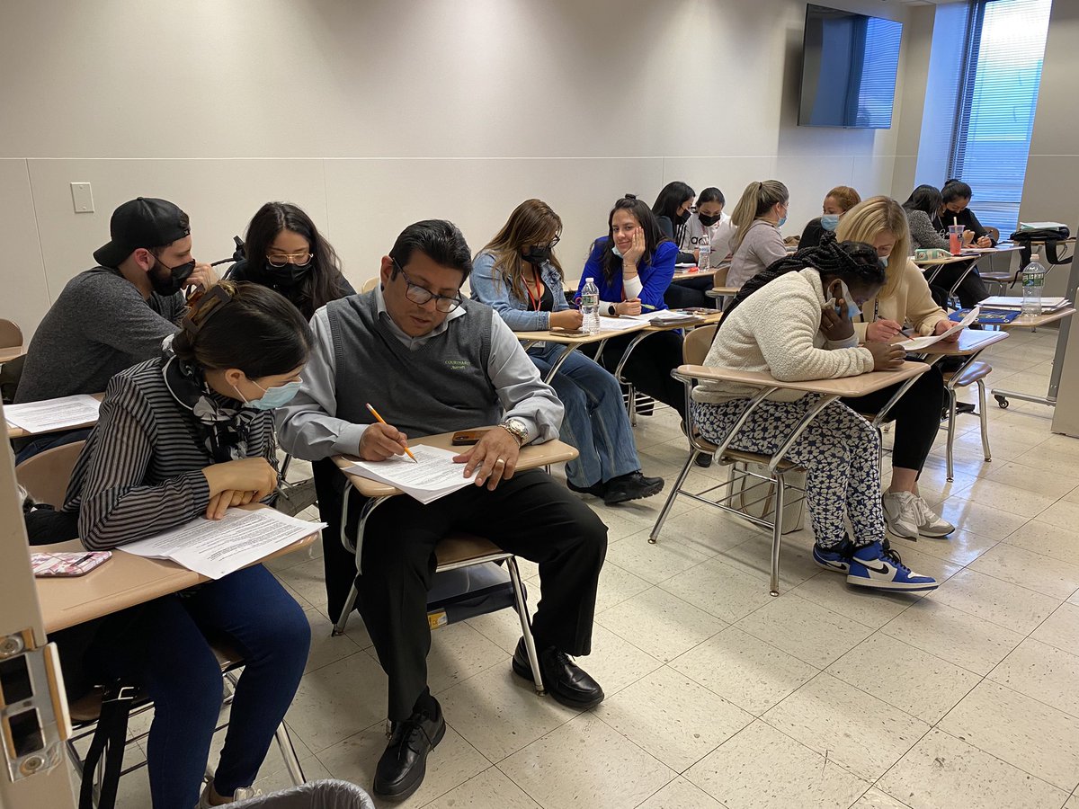 IIE_UCNJ's tweet photo. I visited some classes tonight. Keep up the hard work everyone!! #intensiveenglish #eslstudents #studentlife #intensiveenglishprogram #collegestudent #UnionCountyCollege https://t.co/NbxufEU8Ir