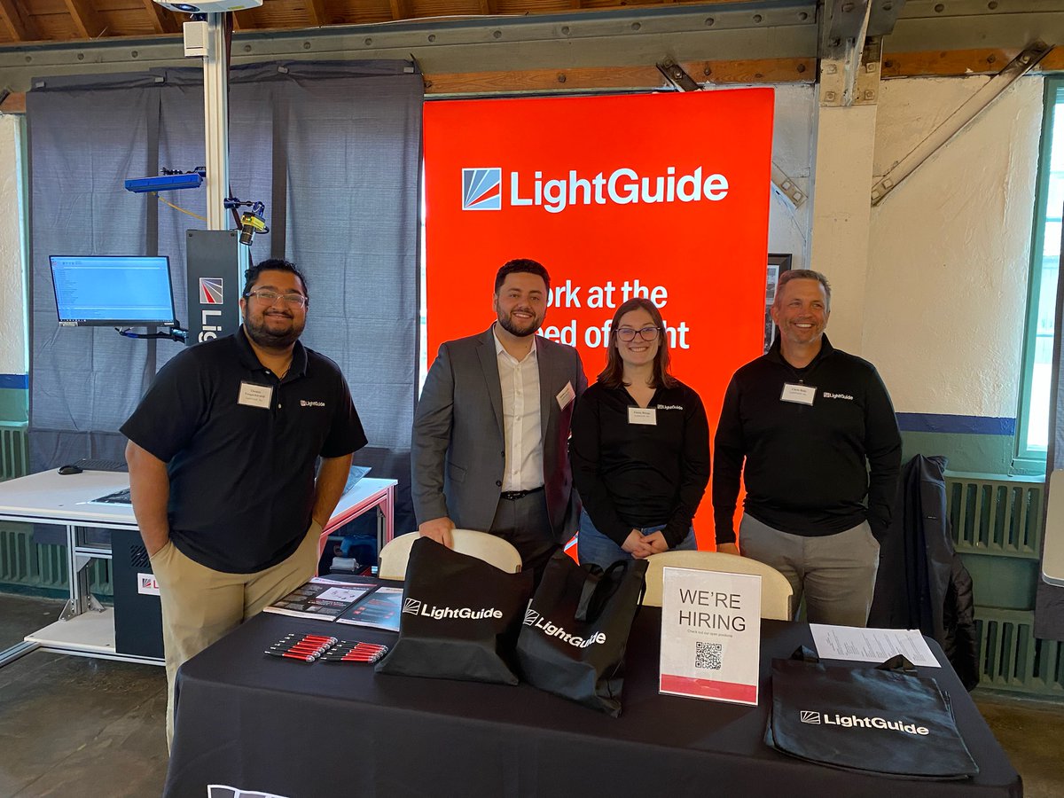 LightGuideInc's tweet photo. Thank you to #MacombNext &amp; @MacombNewsNow for inviting us to showcase our projected #augmentedreality technology as part of yesterday's #Industry40 workshop. https://t.co/cJR5vlLuIq