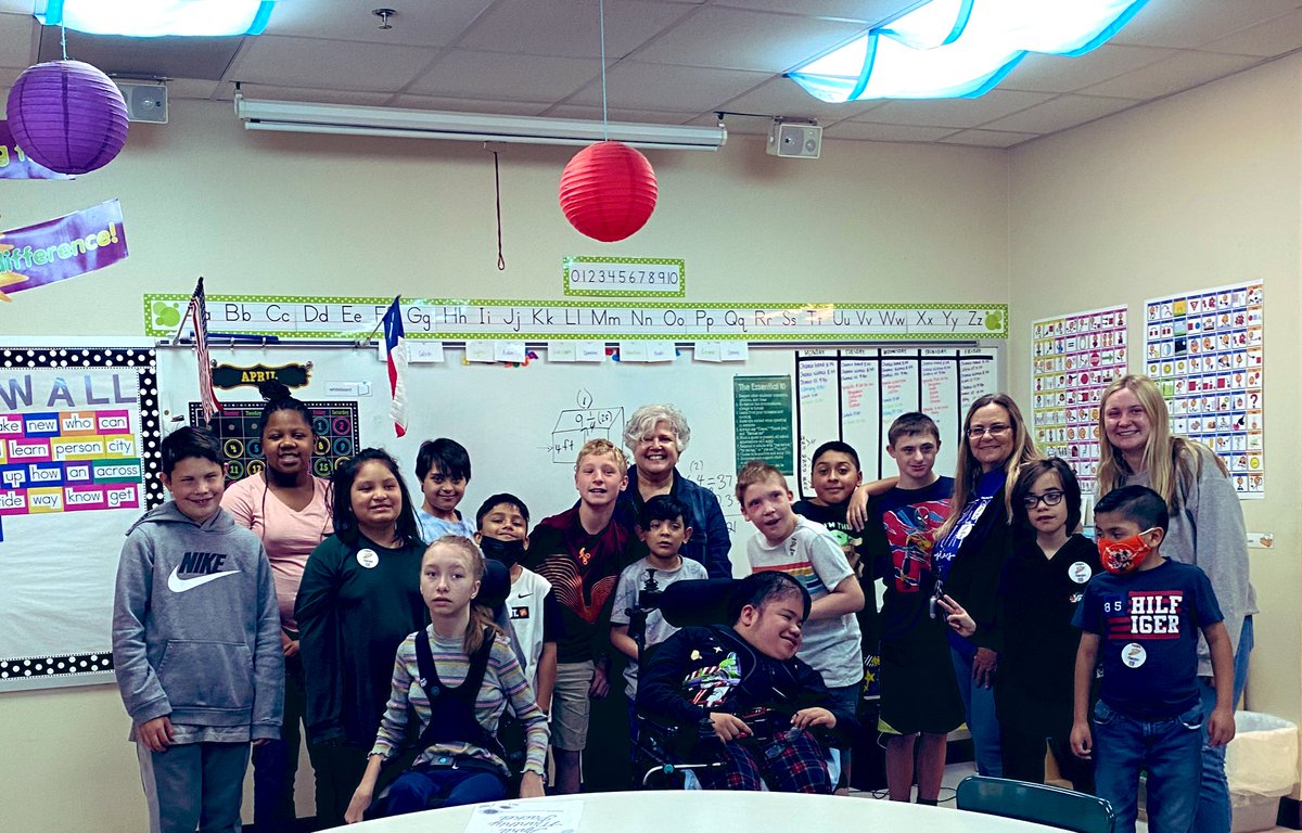 MrsMolhoek's tweet photo. We are #chargernation thanks for such a warm welcome from old friends #coopersclass @ParkwoodHill https://t.co/Sus5tyIVgz