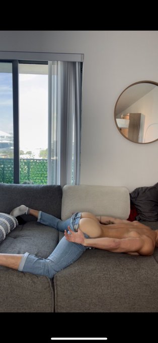 Happy hump day! Wanna see me twerk?  👉 https://t.co/T2K7ugRJD7 https://t.co/1iBxXOwpCN