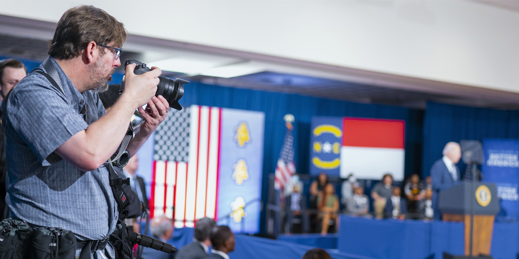 TigermothCreate's tweet image. Have you seen Chris in action? Thank you to Allen Nop for sharing this image of Chris behind the scenes during @POTUS visit to #NCAT! Read about the visit and see more of Chris’s images here: ncat.edu/news/2022/04/b…