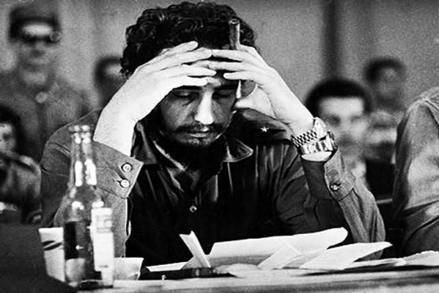 renatajbarreto's tweet photo. Não é de hoje que comunista gosta de Rolex. Fidel Castro usava dois, um com horário de Havana e outro de Moscou. Clássico “socialismo pra vocês, capitalismo pra mim”. Deixou o próprio povo na merda e tinha uma fortuna avaliada em US$ 900 milhões, segundo a Forbes. 🤦🏼‍♀️ https://t.co/aBTtxI4C1s