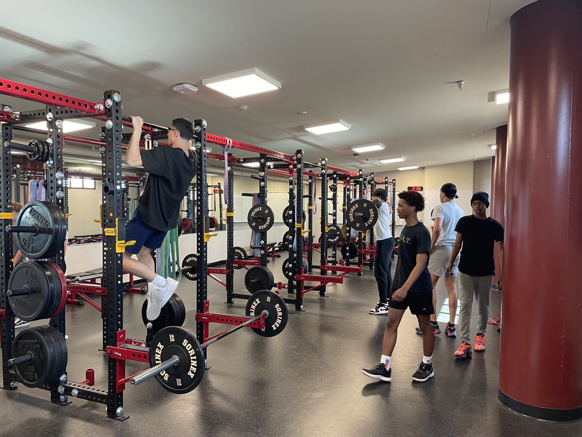 lhslionbball's tweet image. Getting ready #timetogrind ⁦@LHSLionsSports⁩