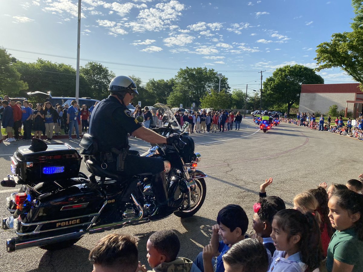 Loved kicking off the Torch Run with my <a href="/townleytorches/">TownleyTorchlighters</a> family! Love my school and how they support this cause! <a href="/IrvingISD/">Irving ISD</a>