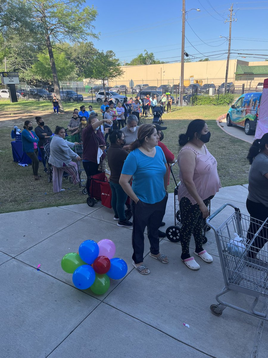 KennBrownMPA's tweet photo. 📣🚨Wraparound Spotlight: The Fresh Feeder of Bellaire curating a 300+ family attendance at today’s De-Stress Fest @ Braeburn Elementary with over 30 participating community partners. #WeWrap @HISD_Wraparound @TeamHISD @Bellaire_Wrap https://t.co/F1arRXROCt
