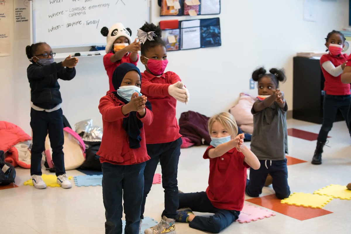 Play On Philly is seeking a Program Manager to join our team! If you're a problem-solver who has experience working with young students in a musical or educational setting, we encourage you to apply: buff.ly/38ttyTA

#hiring #philly #career #artsadmin #jobopportunity