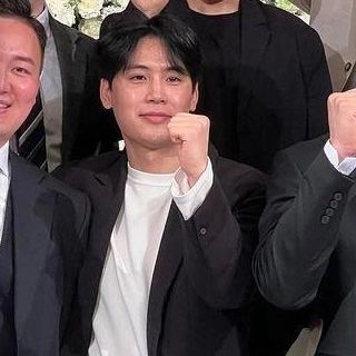 Lambda_YW's tweet photo. INSTAGRAM | 22.04.22
> daeil . ma

Nous avons eu des nouvelles de Lambda présents au mariage de ses amis 😁 la photo provient de l'instagram du marié 😁

__________
#Lambda #람다 #alphabat https://t.co/6scoZRZNFz