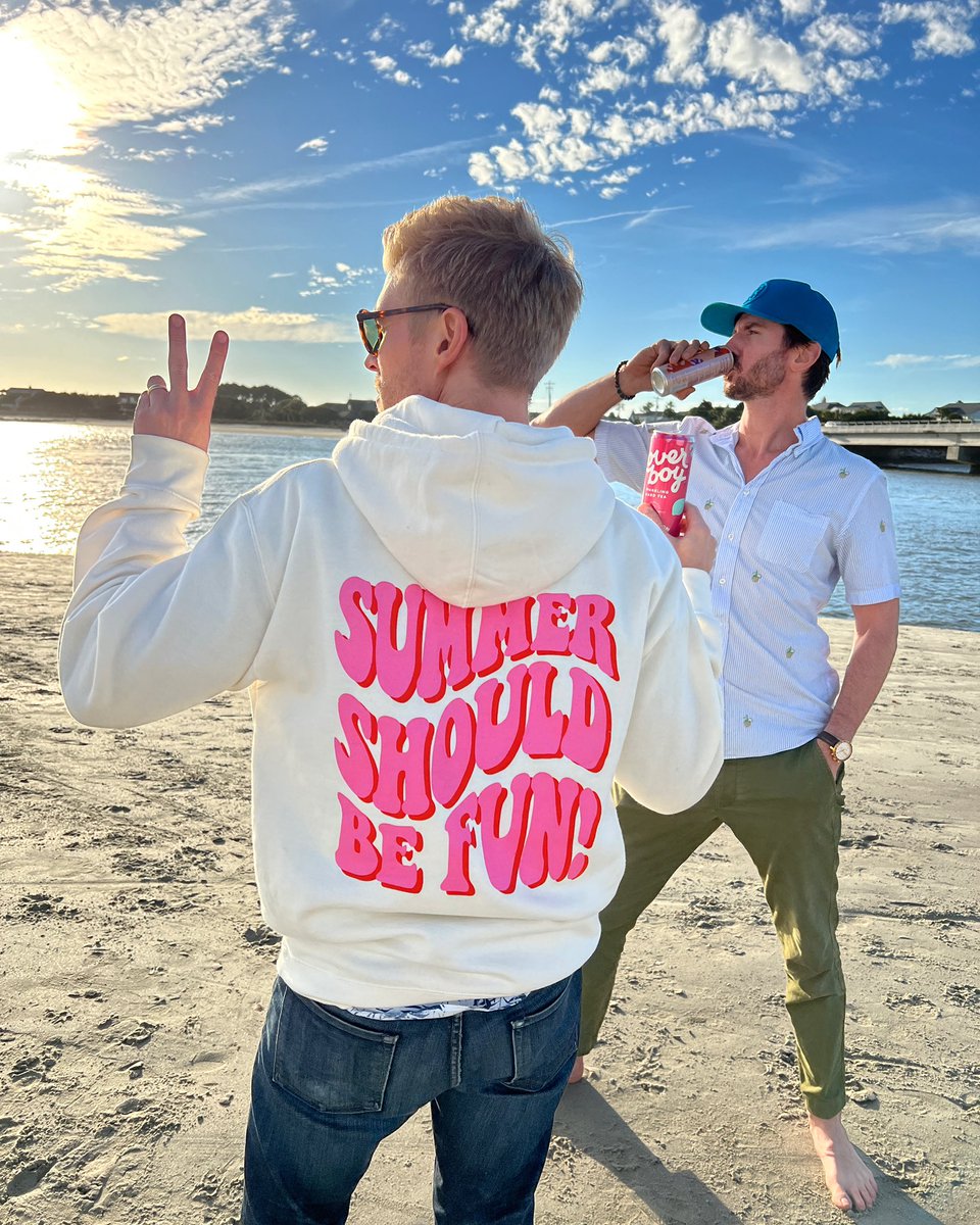 imkylecooke's tweet photo. We just restocked this hoodie for a 3rd time & added a crew neck + tshirt @drinkloverboy. Now I just gotta take a page outta my own book and forget the stress of last summer. #summershouldbefun ✌🏼 #summerhouse #bravo #bravotv #loverboy #drinkloverboy https://t.co/fwo85vtTzS