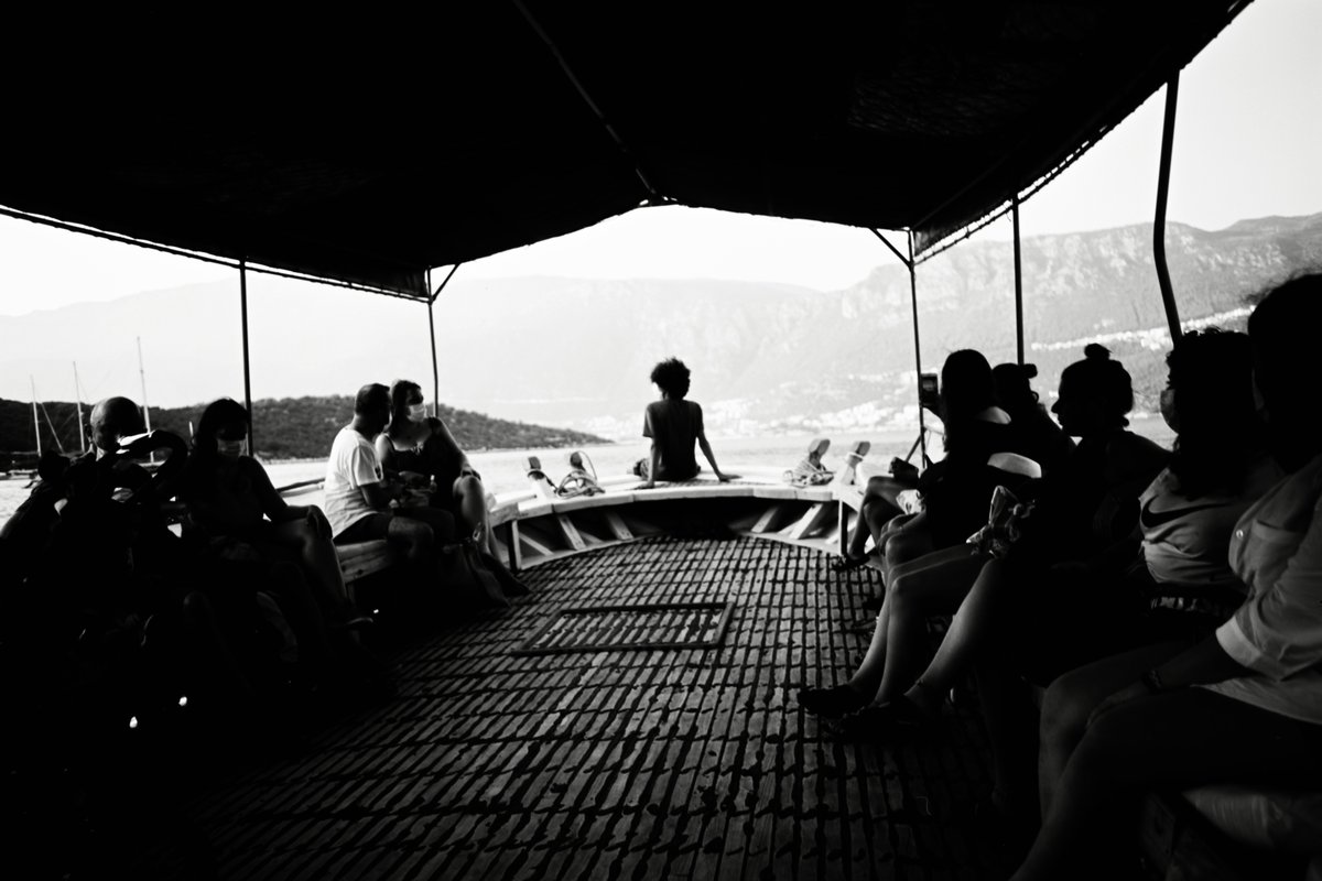 "Life Between Two Sides" on <a href="/exchgART/">Exchange Art</a>

Scenes from ferries with film cameras..

exchange.art/series/Life%20…