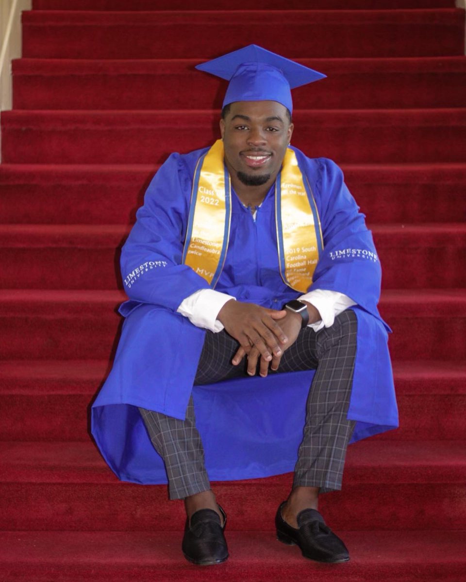 A long 4 1/2 years but momma I did it 💙🤞🏾