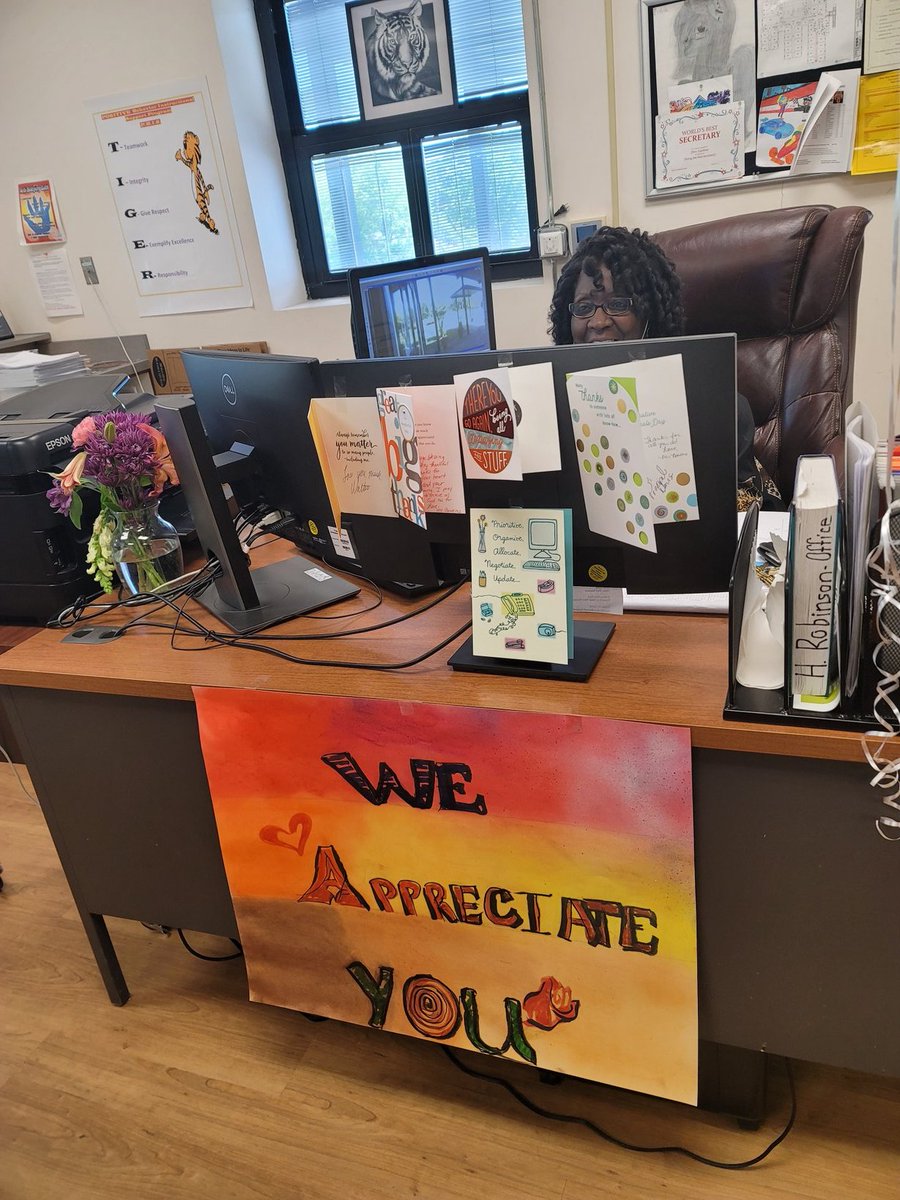 MitchellOssie's tweet photo. @BhamCitySchools Happy Administrative Assistant's Day! We also appreciate the hard work of our Bookkeeper, Mrs. Cook! https://t.co/oDYuG28rTK