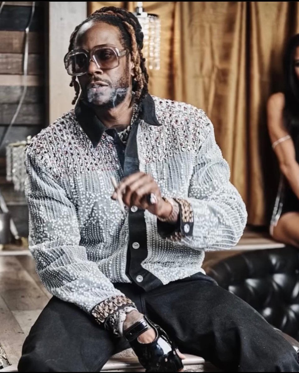 LPNY_'s tweet photo. LONPARNY custom never seen before “crystal cuff”denim @swarovski Jacket🧊🧊🧊🧊 #2chainz #custom #jacket #LONPARNY #LPNY https://t.co/7HMu6FPCro