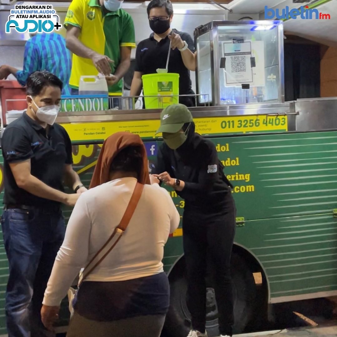 kool101my's tweet photo. Buletin FM dan @SedulurTeam berbesar hati dapat menjayakan The More The Moreh Bersama Gelandangan semalam.

@TheAllyIskandar @HawaRizwana @IzwanAzirSaleh @SayaMuazMohamed @HaizaHanafi #BuletinFM #TheMoreTheMorehBersamaGelandangan #gelandangan #moreh #makanan #minuman https://t.co/LvRw3f151G