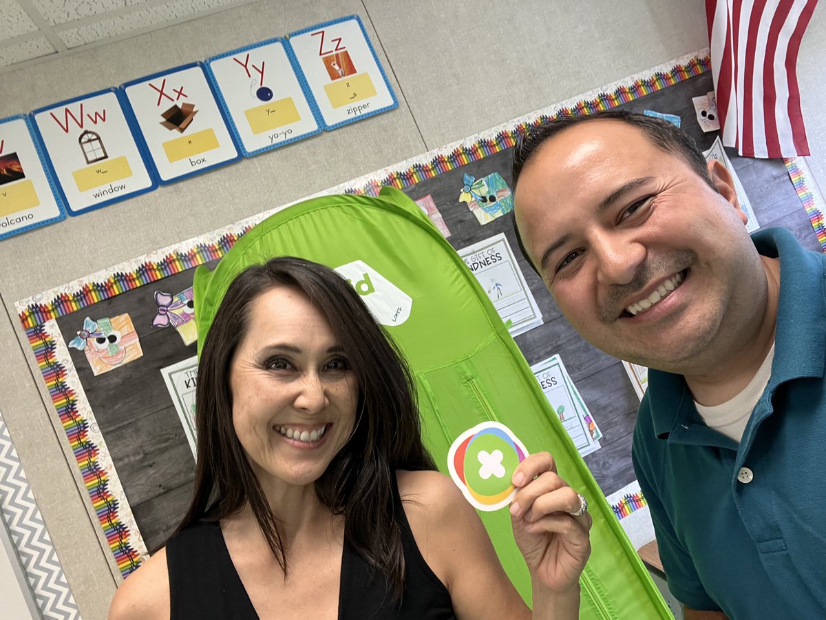 Learning from my colleague, Mr. Lopez @HelloMrLopez the power of Twitter. He introduced me to #flipgridforall and now I use Flipgrid with my middle school students. 💚