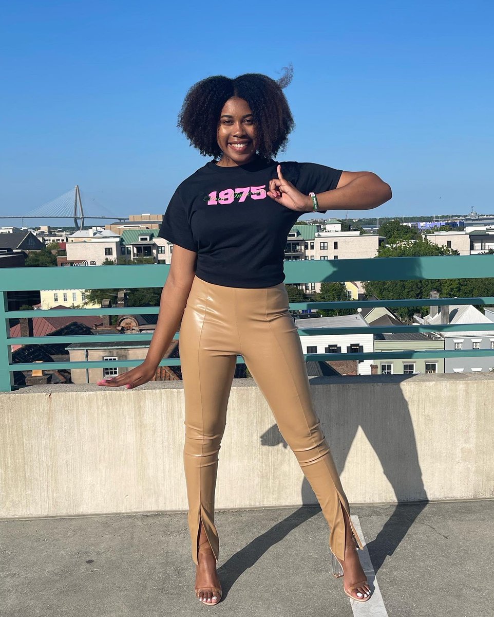 MadisonMeeks7's tweet photo. #PhirstDayout #LLIO #Fine9💓💚
Kash in and Kash Out
I am not looking for Klout
I took the mill-IO-naire route
I knew I’d figure it out
Signed, the FINE 9 of 11 G.O.M.D. aka UnbreAKAble Fortitude, a Spr’22 Initiate of the Iota Omicron Chapter of Alpha Kappa Alpha Sorority, INC! https://t.co/AhgZKgzwAE