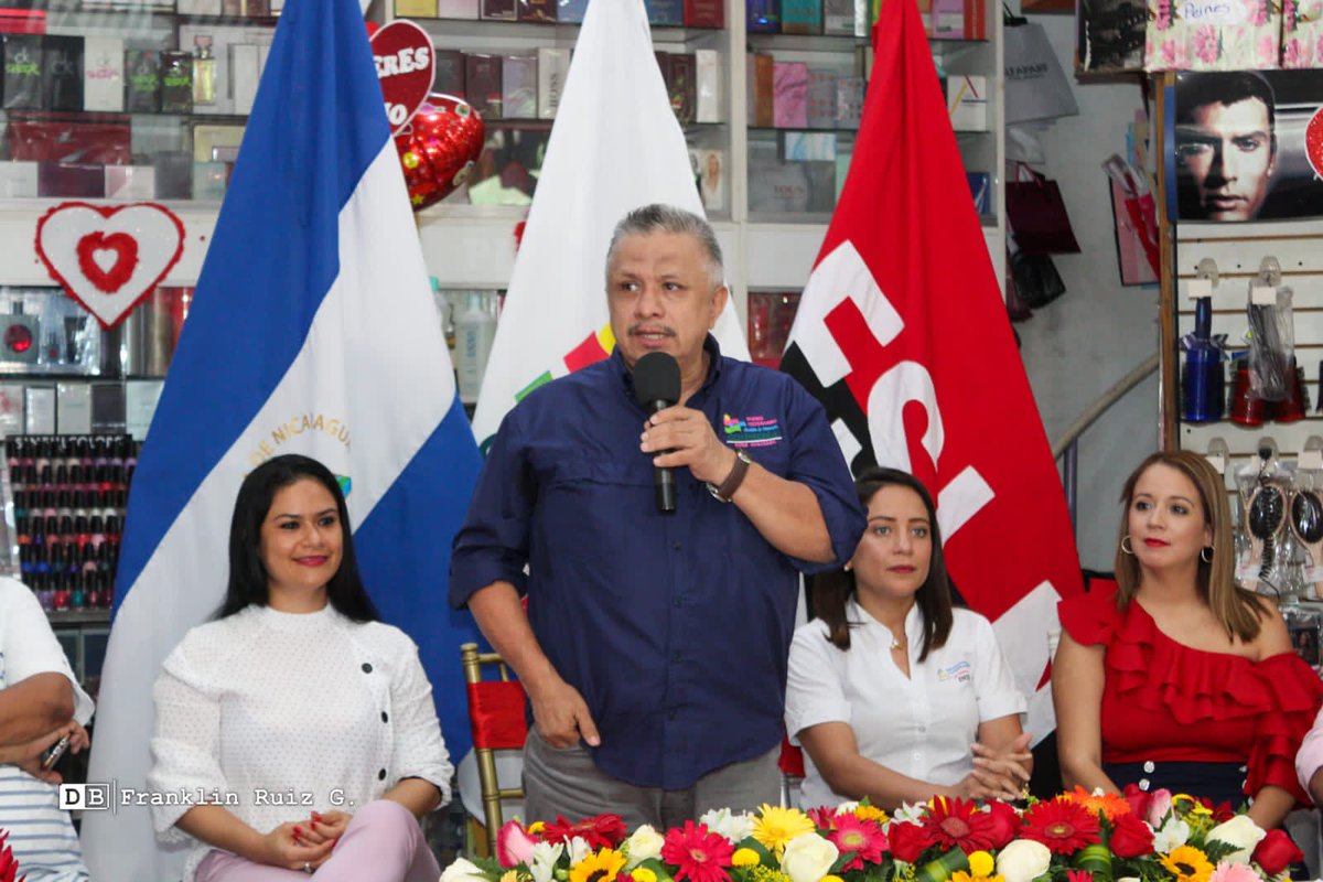 alma_commema's tweet photo. Lanzamiento de Promociones y Productos para el mes de las madres Nicaragüenses, con la participación de @alcaldia_mga, INIFOM, @InturNicaragua @vppolicial @EPN_Nicaragua y nuestras Asociaciones de #Comerciantes
#MercadosMunicipales
#MercadoRobertoHuembes
#COMMEMA https://t.co/Yqw6BUaboT