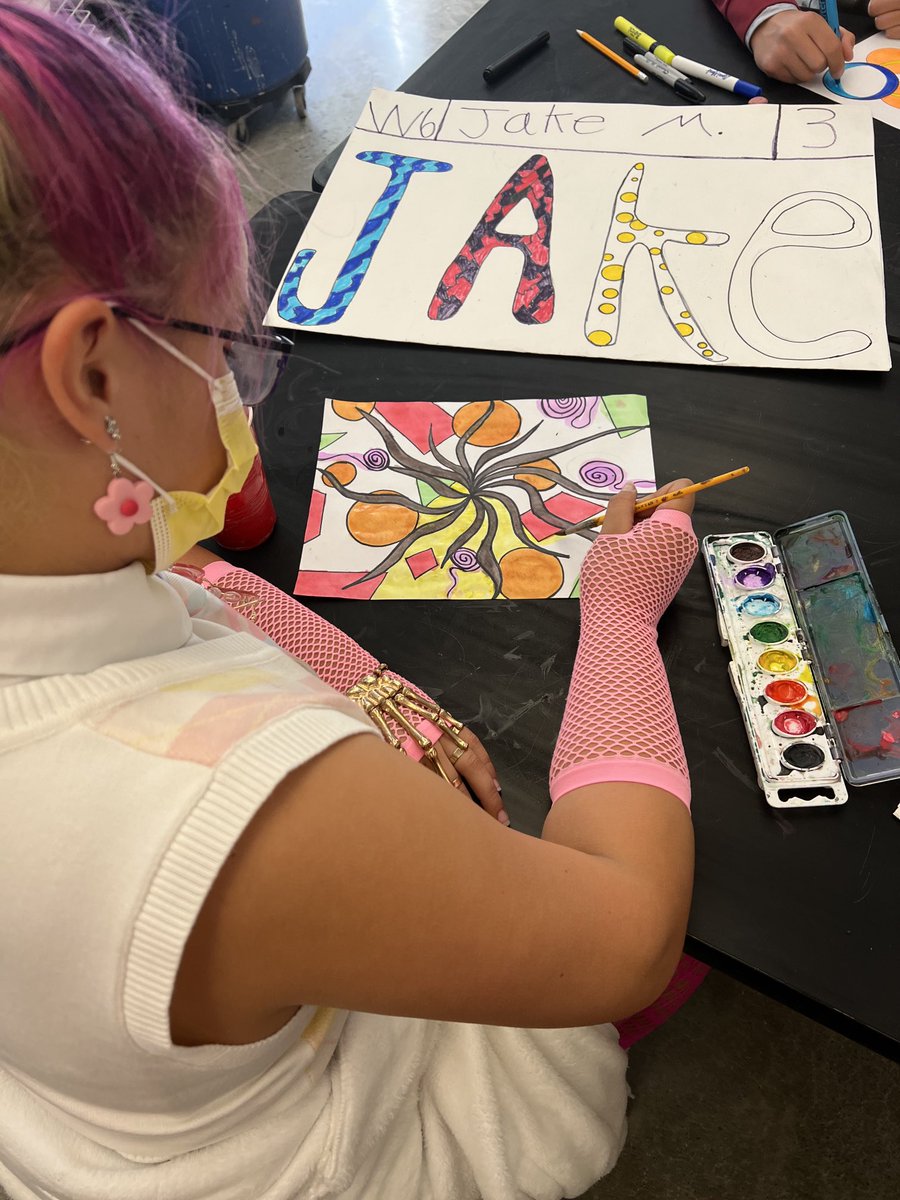 LAFSDMaddux's tweet photo. Students are using their creativity in their art projects with Mr. Anke! ⁦@stanleywildcats⁩ #lafsd #becausekids https://t.co/InVOzh2ioc