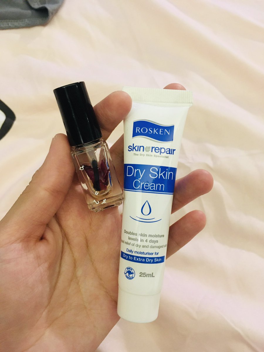 secretlyfura's tweet photo. Lelaki &amp; perempuan that suffers from kuku kering &amp; banyak cuticle pedih tu, dont scroll away this tweet. 

I sebelumni suffers from the same problem but okay dah <3 So I nak share :

Two products you need to get that healthy &amp; cuticle-free nails, lets goooo👇🏻🦋 https://t.co/iYm1DHhcUK