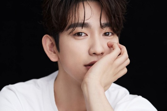 sevendless's tweet photo. #Jinyoung is reportedly to be with Roh Jeong Eui in the webtoon adaption of The Witch! It's a story of a man who falls in love with a woman that is called a "witch". 

https://t.co/bdIb5skX0r

#Jinyoung #박진영 #GOT7 #갓세븐 @GOT7Official https://t.co/EJIragobzN