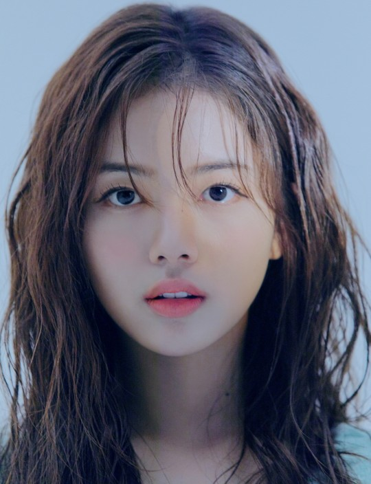 sevendless's tweet photo. #Jinyoung is reportedly to be with Roh Jeong Eui in the webtoon adaption of The Witch! It's a story of a man who falls in love with a woman that is called a "witch". 

https://t.co/bdIb5skX0r

#Jinyoung #박진영 #GOT7 #갓세븐 @GOT7Official https://t.co/EJIragobzN