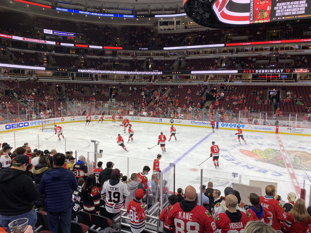 GreaseFactory16's tweet photo. What an awesome way to end the season! Thanks again to the @NHLBlackhawks for having us out! Was great to meet the guys on PS/XB that I simply can’t beat as well as the 1 I could. Shame @Vaporize_17 moved away. Had a great time meeting @GGulino13 @nielson_kyle &amp; @zFitzie https://t.co/mzZ9XLzud1