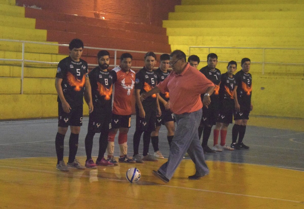 ffsfmoficial's tweet photo. Comenzó a rodar el balón!!

Se puso en marcha una nueva edición del Torneo de Preparación FFSFM 2022, el Polideportivo Municipal fue testigo del puntapié inicial que dio paso a dos encuentros, en categoría C40 y Primera. 
#FFSFM2022 https://t.co/EgYE555YzV