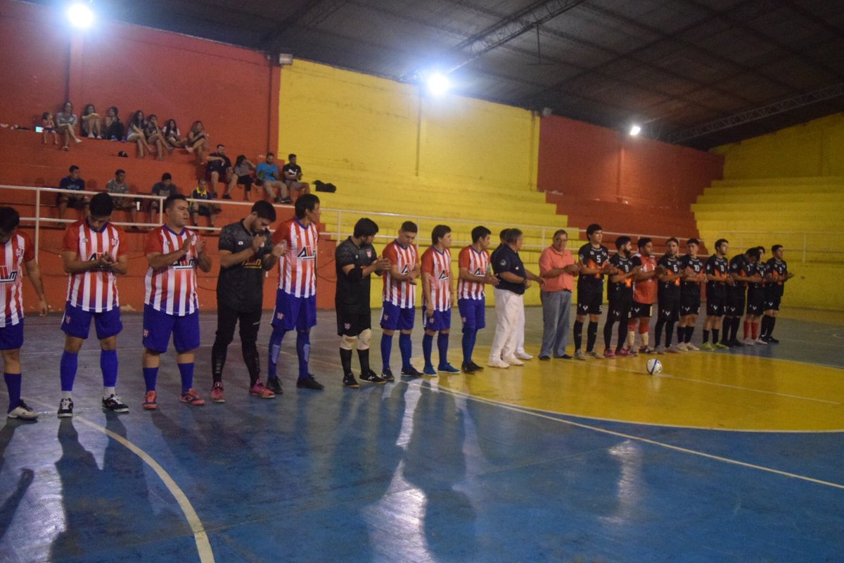 ffsfmoficial's tweet photo. Comenzó a rodar el balón!!

Se puso en marcha una nueva edición del Torneo de Preparación FFSFM 2022, el Polideportivo Municipal fue testigo del puntapié inicial que dio paso a dos encuentros, en categoría C40 y Primera. 
#FFSFM2022 https://t.co/EgYE555YzV