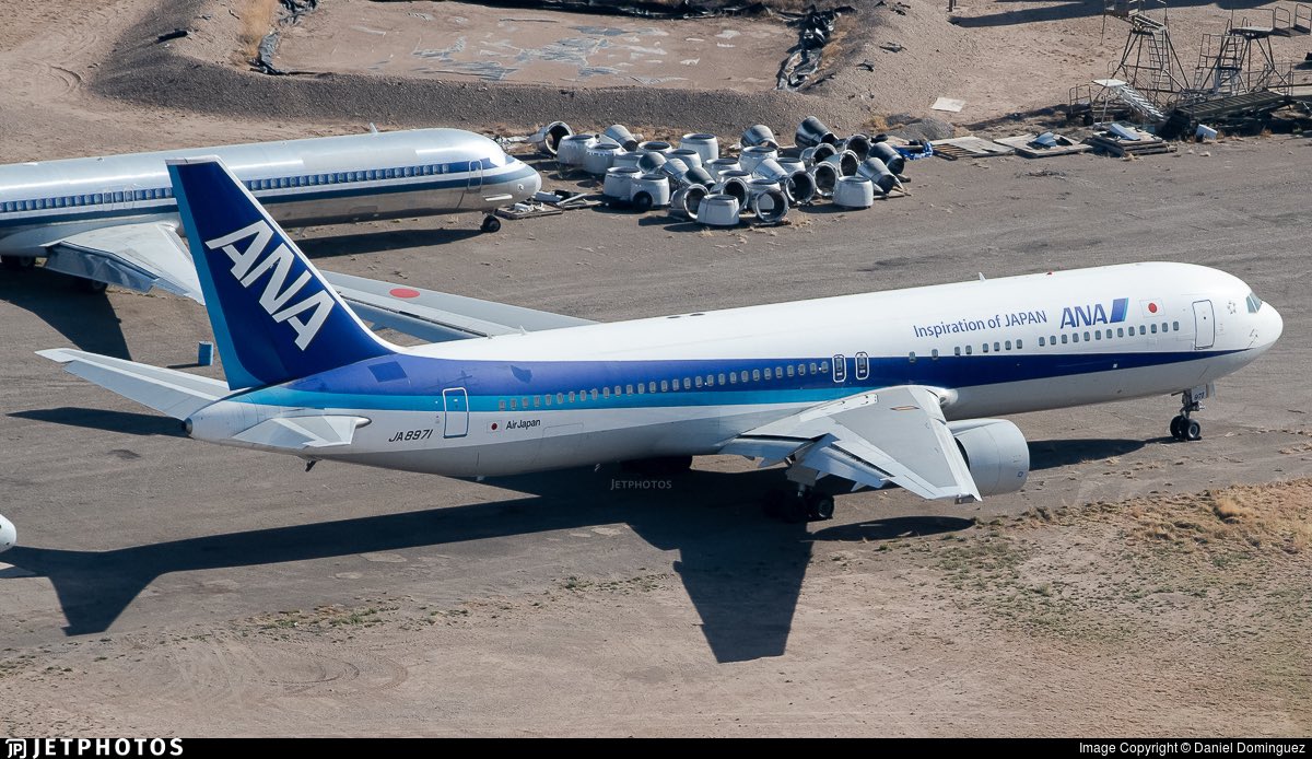 Vespina_ZZ336's tweet photo. ロズウェル(ROW)にて解体を待つ元ANA/AIRDOのBoeing 767-300ER
ex.JA8971 B767-381/ER
LN/651 (25.2years)
ex.JA01HD B767-33A/ER
LN/689 (24.2years)
国内線機材ということもあってか貨物機へ転換されないようです…
JETPHOTOより引用
#ANA
#AIRDO
#JA8971
#JA01HD
#ROW https://t.co/rykKVewhtT