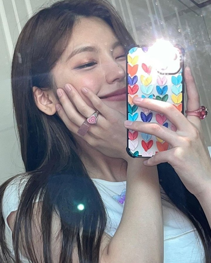 ㅤ
ㅤ        
   lianthe.⠀ : felt pretty. 

ㅤ