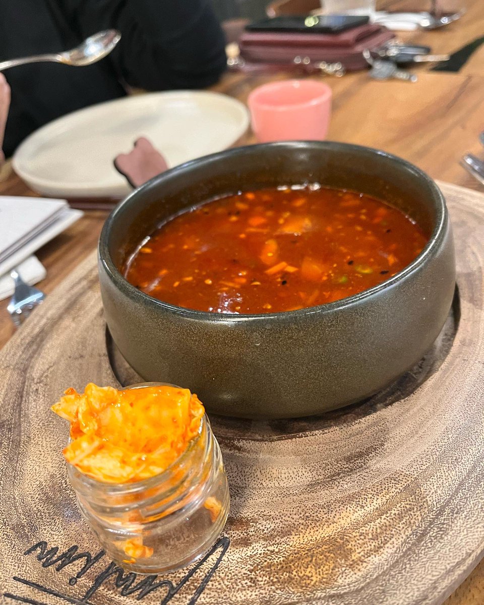 rakeshchaki's tweet image. Amazing Pan Asian Food at #TimTim 
In Frame …..
1.Edmame Truffle oil Dimsum
2. Open Baos Tangy Tampura 
3.Maki- Avocado 🥑 cheese sushi
4.Kimchi Soup 

#JorrFood
@aditiraval @AmitHPanchal try these. 
@ama_ahmedabad 
@japanesefood