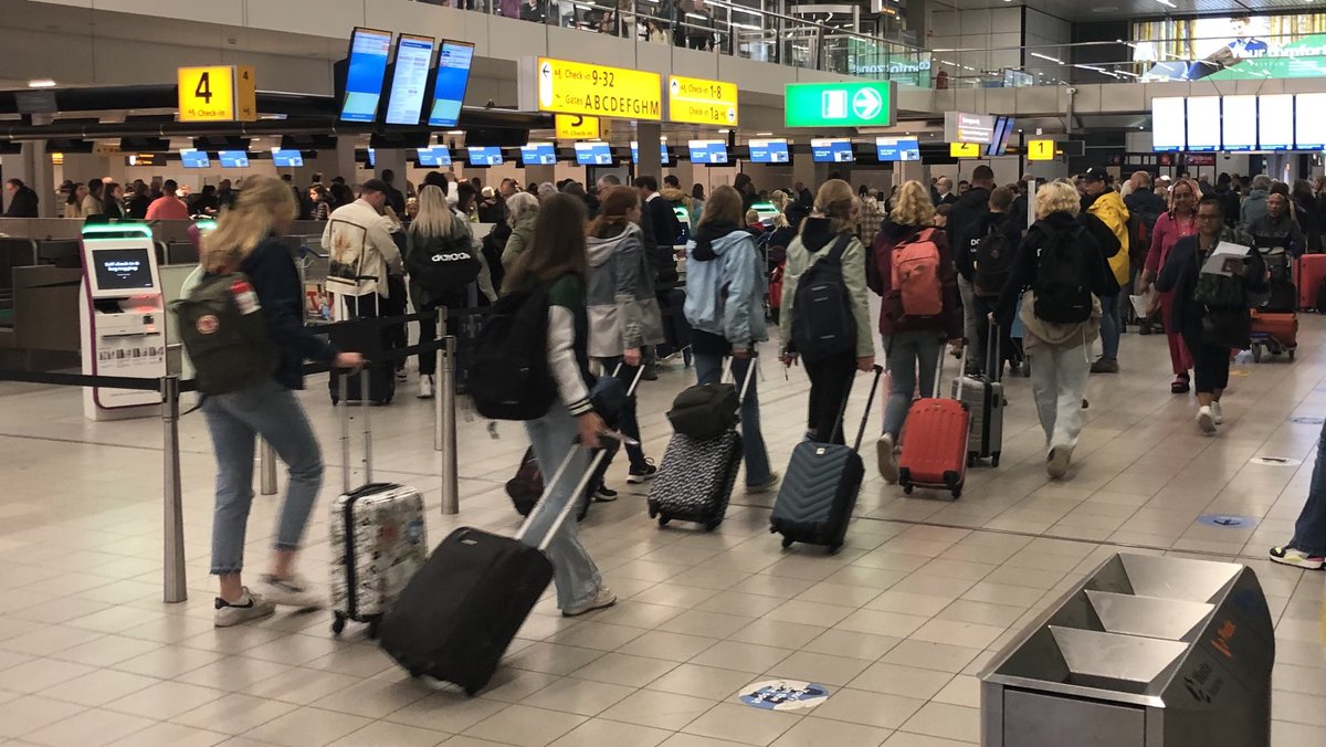zwnv's tweet photo. Onderweg, internationale ervaring opdoen.
¡En camino!
@WSCLLORET #Domstad #UZSC #Waterpolo #Toekomst @KNZBned https://t.co/nuxt3zFJIU