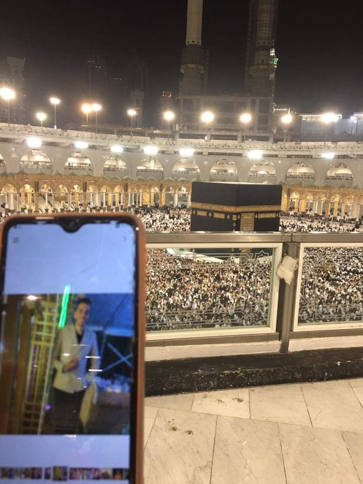 AhmedIsmail992's tweet photo. وأن نلمسَ سِتارَ الكعبة ونحنُ في شبابِنا اللهم بلغني هذا القرب ♥️🕋 https://t.co/riv9YLtEfn