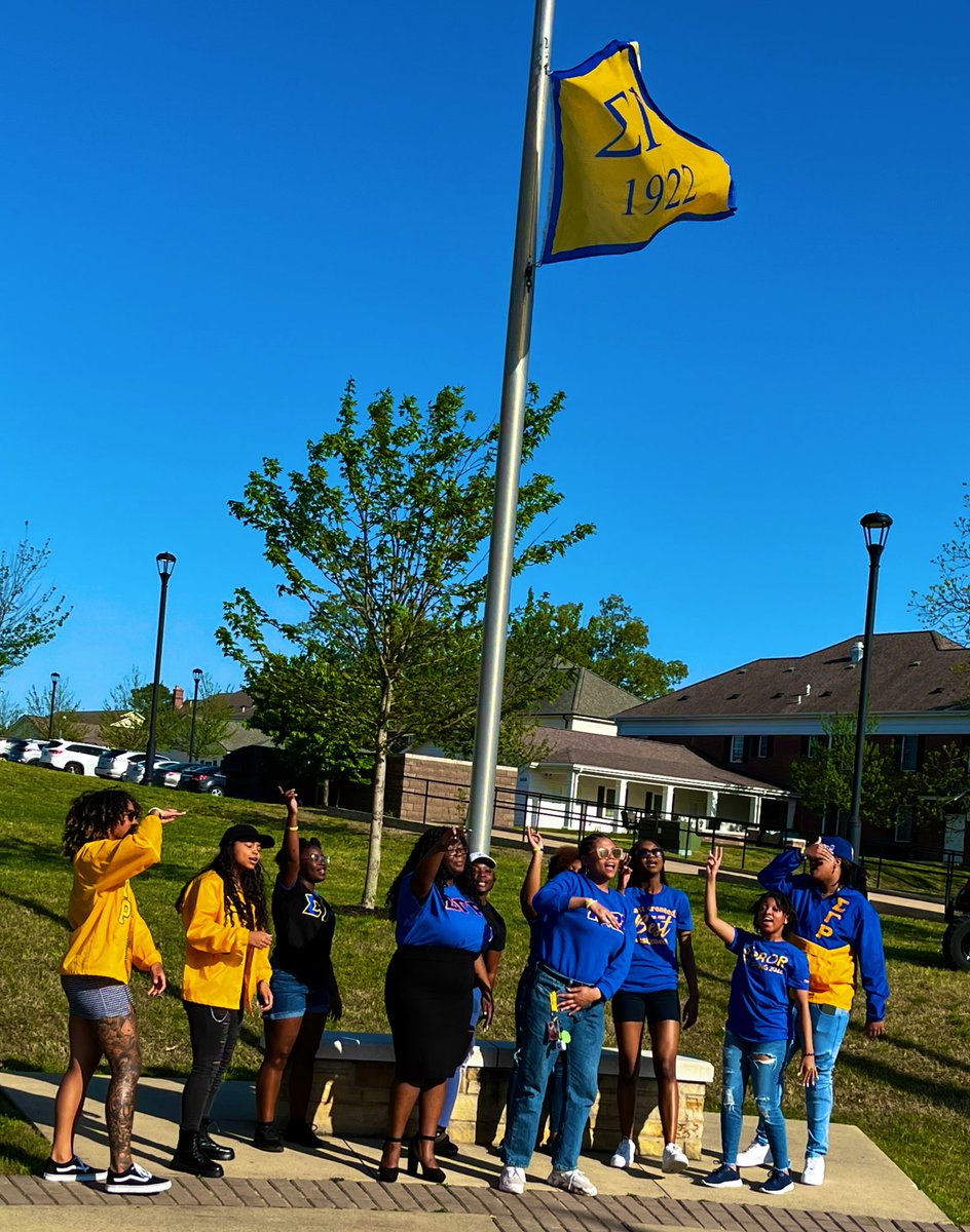 kdamp's tweet photo. Back in late 2017, we set a goal to bring all of the #DivineNine NPHC Greek orgs back to campus (we only had 3 then). We raised our 8th flag at Unity Park today (@sigmagammarho) and have permission to complete the circle with our 9th flag this fall. #DriveForNine ✅
❤️🐺🆙 https://t.co/TrYoBP1A29