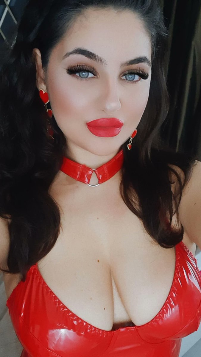 If you feel naughty 👇
fanvue.com/karinnacarter