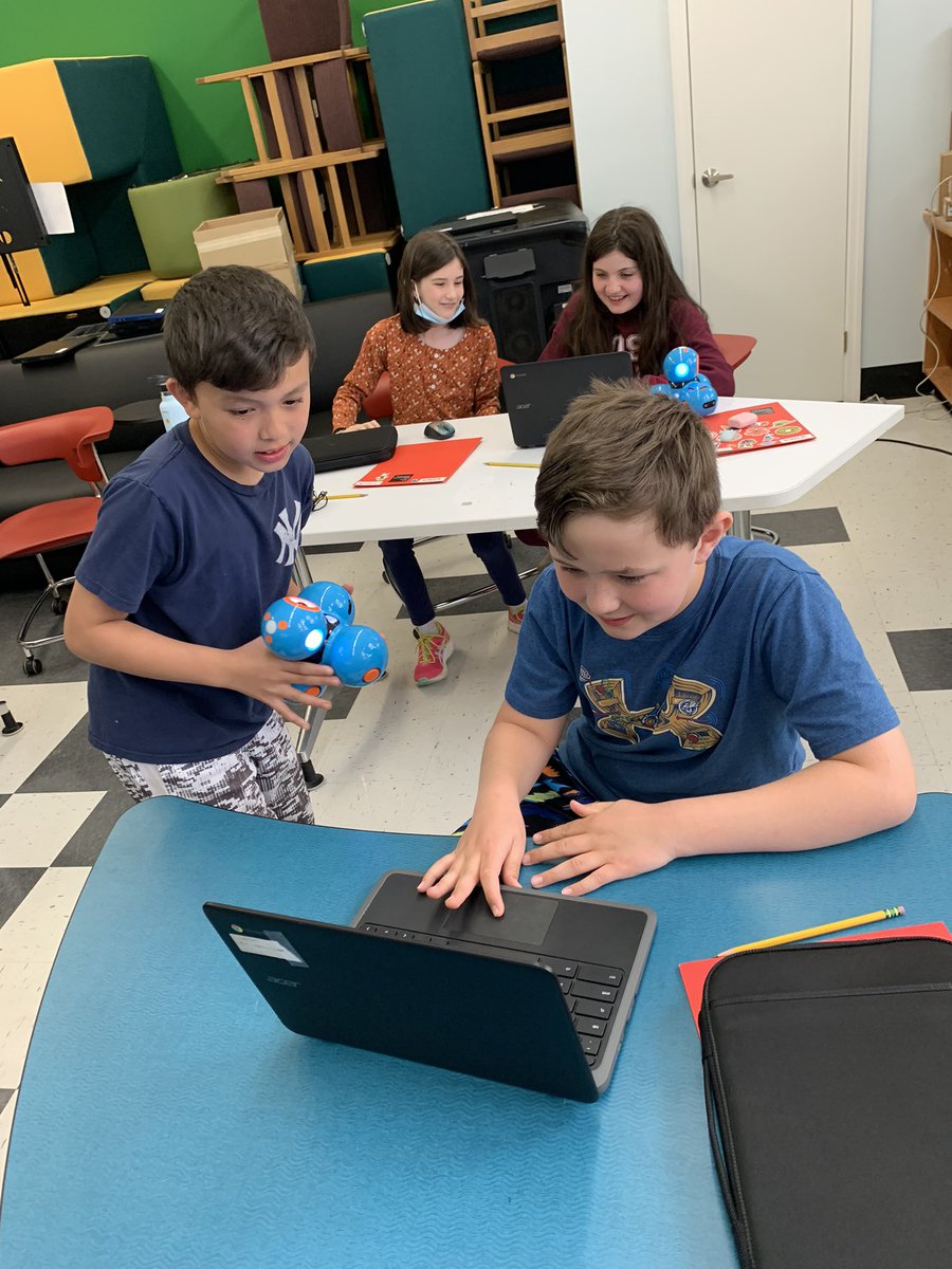 MsMaraKarfinkel's tweet photo. Every WINGS activity is better with a friend! 😬👍🏼 Completely immersed in coding our Dash Robots from @WonderWorkshop today at @CampAvePride! #SoarWithWINGS https://t.co/uaXITEWfrW