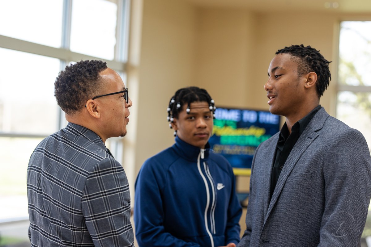 wilberforce_u's tweet photo. A great time had by all at the Men's Fellowship Brunch last week.
Special thanks to our special guest speaker, James Pogue.
#Wilberforce #theforce #WUMen #Bulldogs https://t.co/yyBQqz9irq