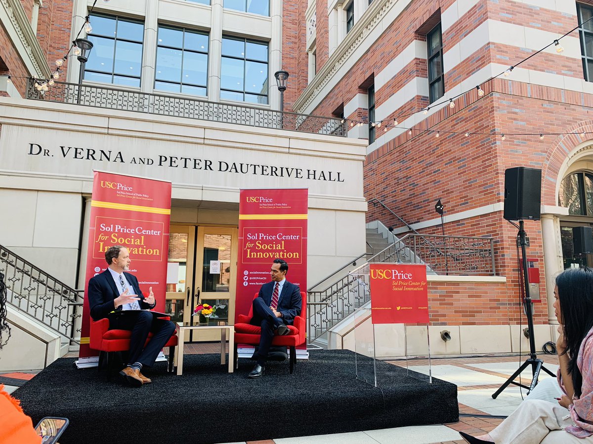CurlyProfessor's tweet photo. @USCPriceCSI 10th Anniversary Celebration w/ @GaryDeanPainter @JulianCastro #priceCSI10 
https://t.co/NUJrm6Lo6C https://t.co/qLZ2tlRA3h