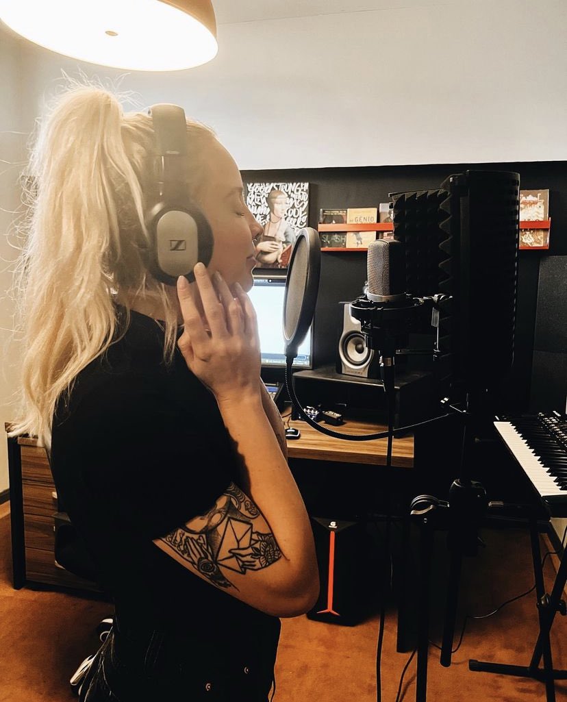 infospribrenner's tweet photo. Pri em estúdio hoje finalizando seu novo single! ❤️

📲 | pineapple.estudio via Instagram. https://t.co/dGdo2zpsSO