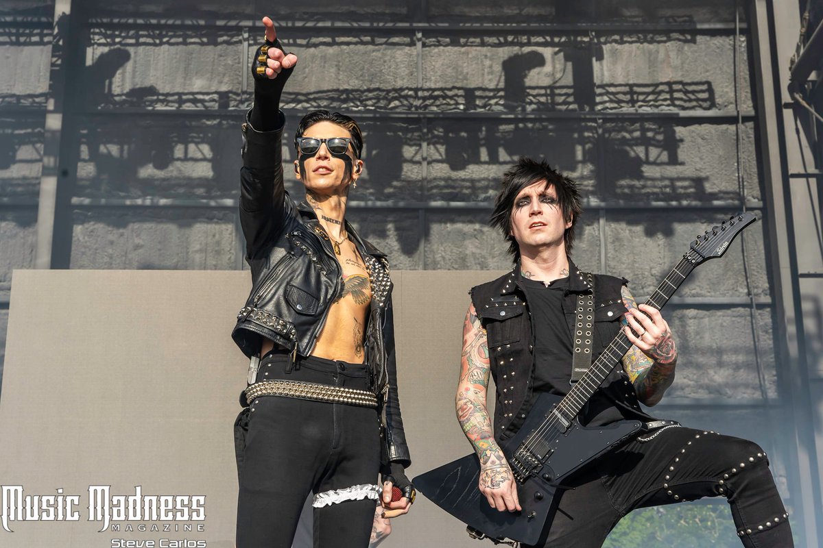 bvbfansworld's tweet photo. Check out @JinxxBVB, @JakePittsBVB &amp; @andyblack on stage in Orlando, FL @1011wjrr #EDBD April 23, 2022. Photos by Steve Carlos for @musicmadnessmg on FB: https://t.co/pGd16LFRd2 #BlackVeilBrides #Jinxx #JakePitts #AndyBlack 🎸 🎵 ⚡ https://t.co/AsY2u8ODRy