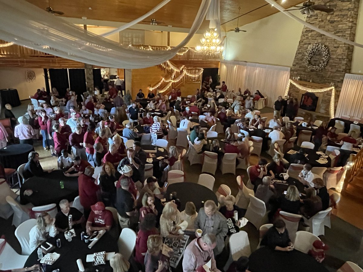CoachSBeamer's tweet photo. Thank you ⁦@SptbgGamecocks⁩ !! 

Great visiting with you at another sold out ⁦@TheGamecockClub⁩ event !!

🤙 https://t.co/PoxXHTY3q0