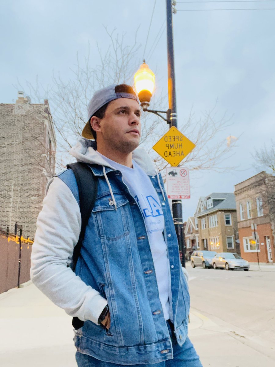 GregJaimes's tweet photo. Alguien me explica cuándo es que se va el frío 🥶 de Chicago? 

Me quedé congelado esperando 😅 https://t.co/tfn2hWZqDR