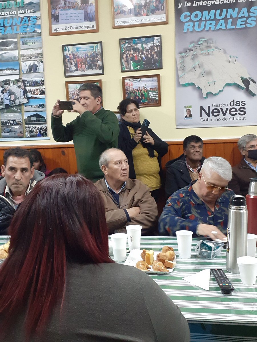 vozmilitantech's tweet photo. Agrupación  @CorrientePop realizó el día de hoy un encuentro con militantes te/cafe/mate de por medio para recordar el natalicio del gran conductor #MarioDasNeves entre videos y anécdotas se vivió una tarde muy cálida https://t.co/h7A8rtYXkI