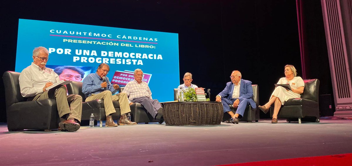 JCarlosPatron23's tweet photo. Tenemos un gobernador incansable.  
En la mañana lo acompañé a presentar su Plan Estatal de Desarrollo 2022-2027 y hoy estamos en Mazatlán Recibiendo a al Ing. Cuauhtémoc Cárdenas a presentar su libro “Por una Democracia Progresista”, en el majestuoso teatro Angela Peralta. https://t.co/64CkGyf2eL