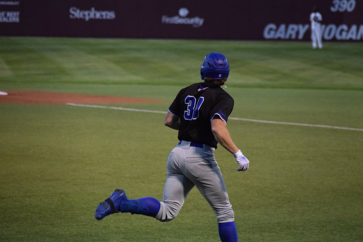 Diamond Dogs tweet media