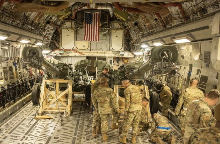 visegrad24's tweet photo. The U.S. has started transporting the promised M777 155mm howitzers to Ukraine from the March Air Reserve Base in California.
🇺🇸🇺🇦 https://t.co/zcrgDOxTpP