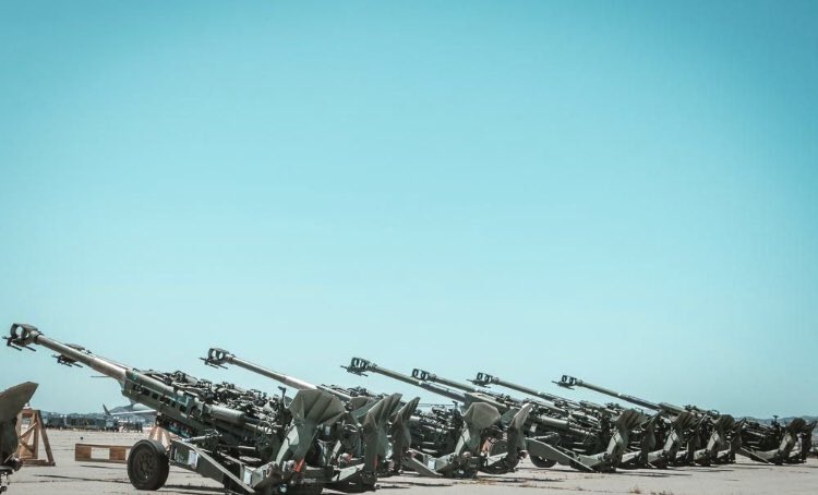 visegrad24's tweet photo. The U.S. has started transporting the promised M777 155mm howitzers to Ukraine from the March Air Reserve Base in California.
🇺🇸🇺🇦 https://t.co/zcrgDOxTpP