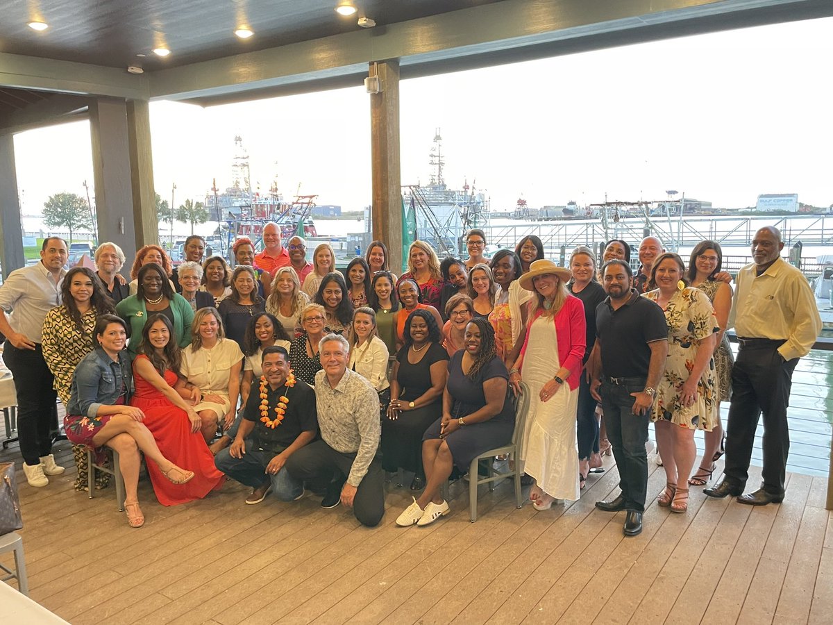 HARMembers's tweet photo. The Texas Realtors Leadership Program Class of 2022 along with HAR Leadership and Staff kicking off another year of learning and growth! #TRLP https://t.co/75bHjSzeOk