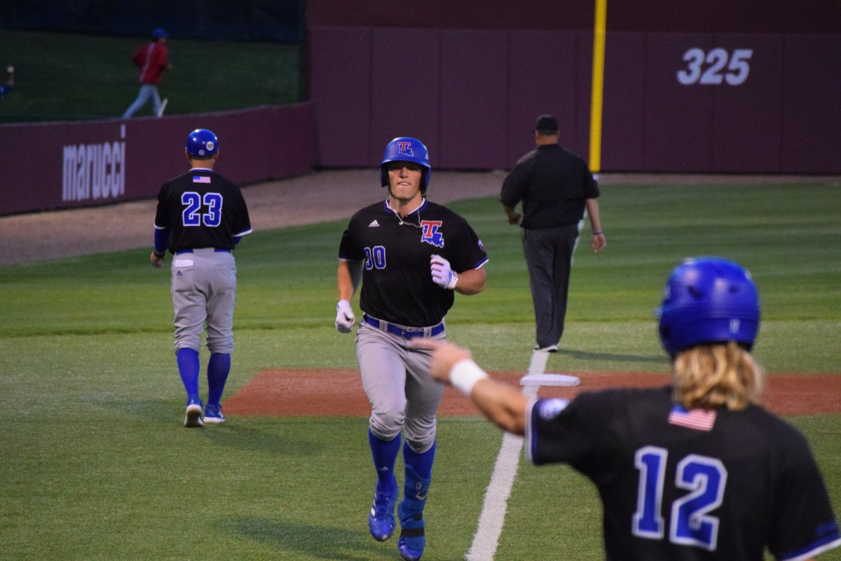 Diamond Dogs tweet media