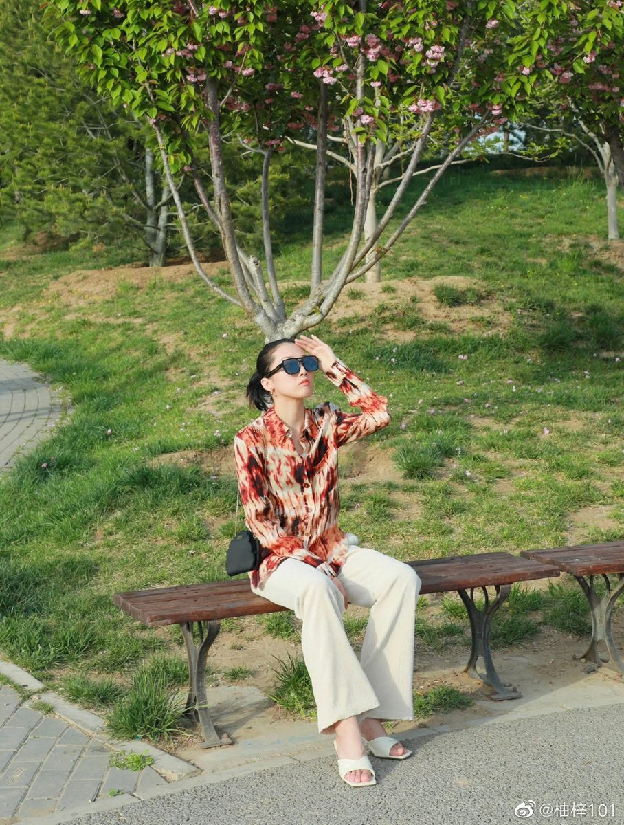 yamyfiles's tweet photo. Xiaohongshu 🍠 update

OOTD 🌞 Their kites are so high 🪁

#Yamy #YamyGuo #Yamy郭颖 #Yamy_郭颖 https://t.co/FlKWYw0cvi